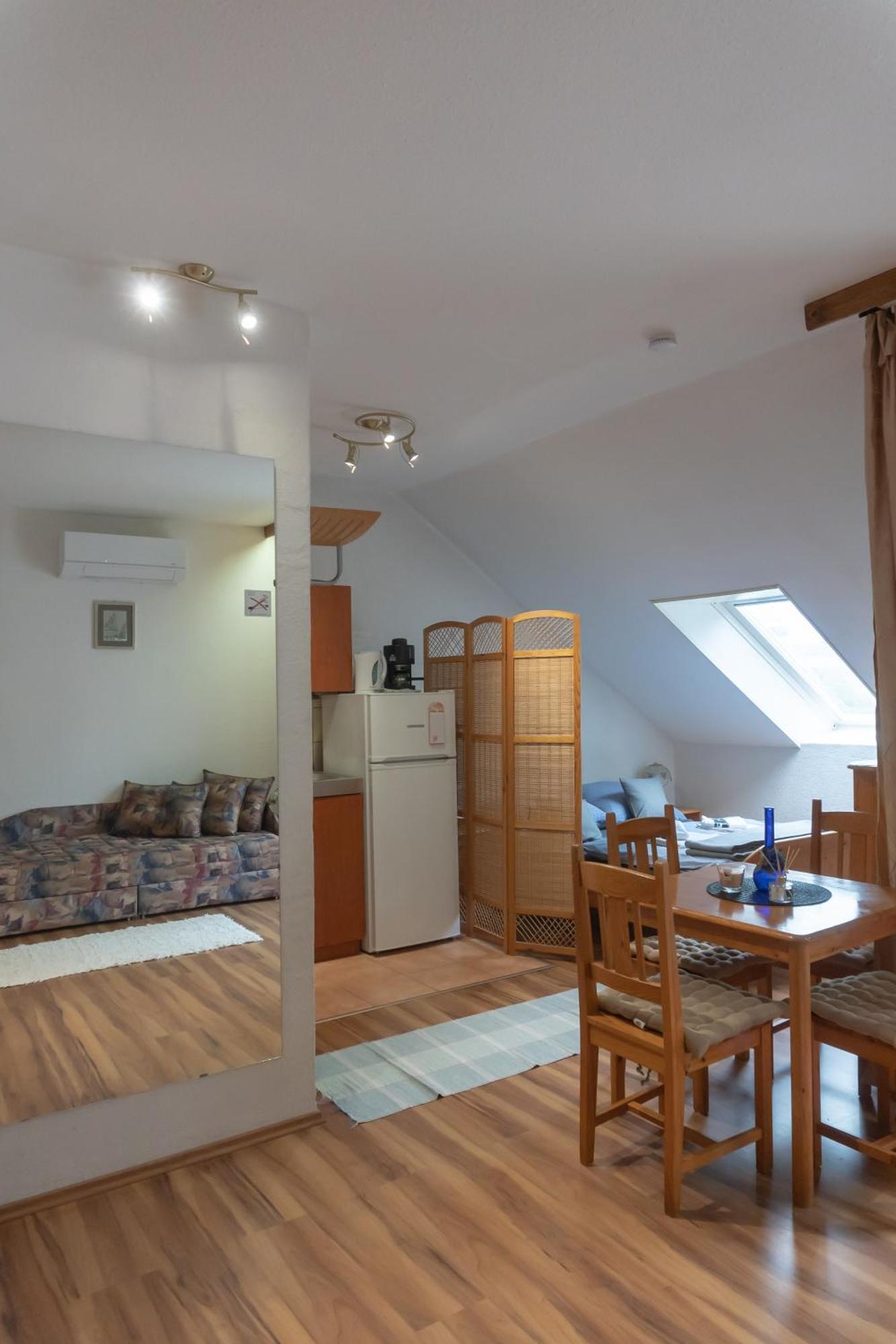 Rent A Scooter Vendeghaz Apartment Zamardi Luaran gambar